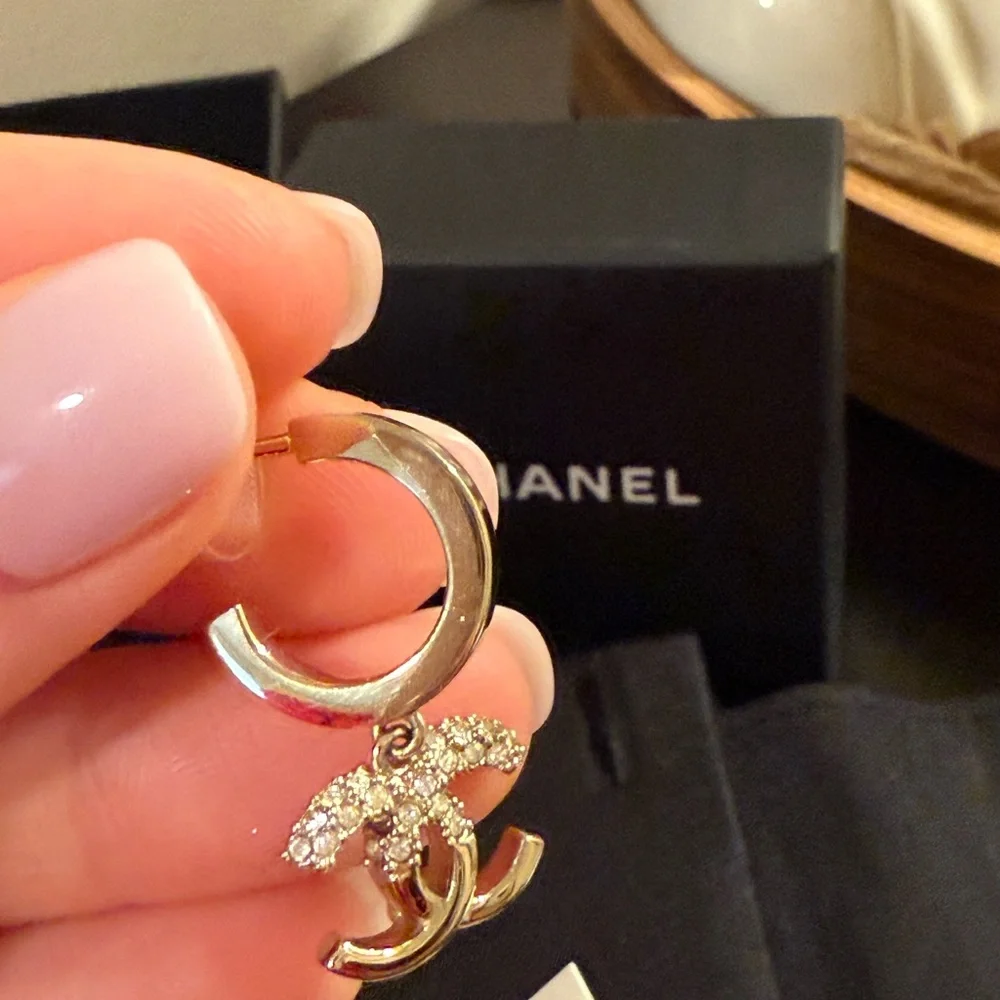 Authentic Chanel Gold Earrings 2022/2023 CC drop Chanel Earrings Gold plated - Picture 6 of 10